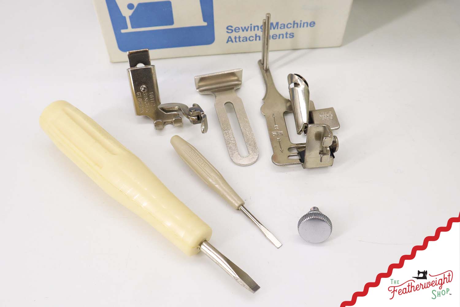 Singer Featherweight 221K Sewing Machine, WHITE FA22365* - RARE Case!