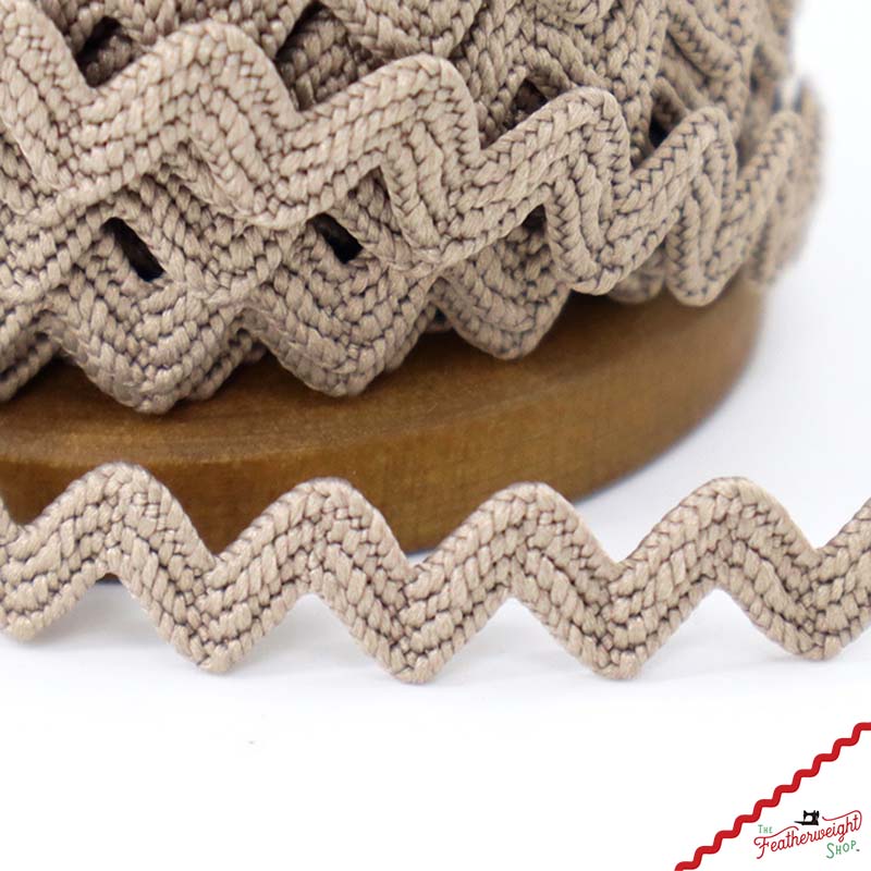 1/4" Inch PEBBLE VINTAGE TRIM RIC RAC by Lori Holt (by the yard)