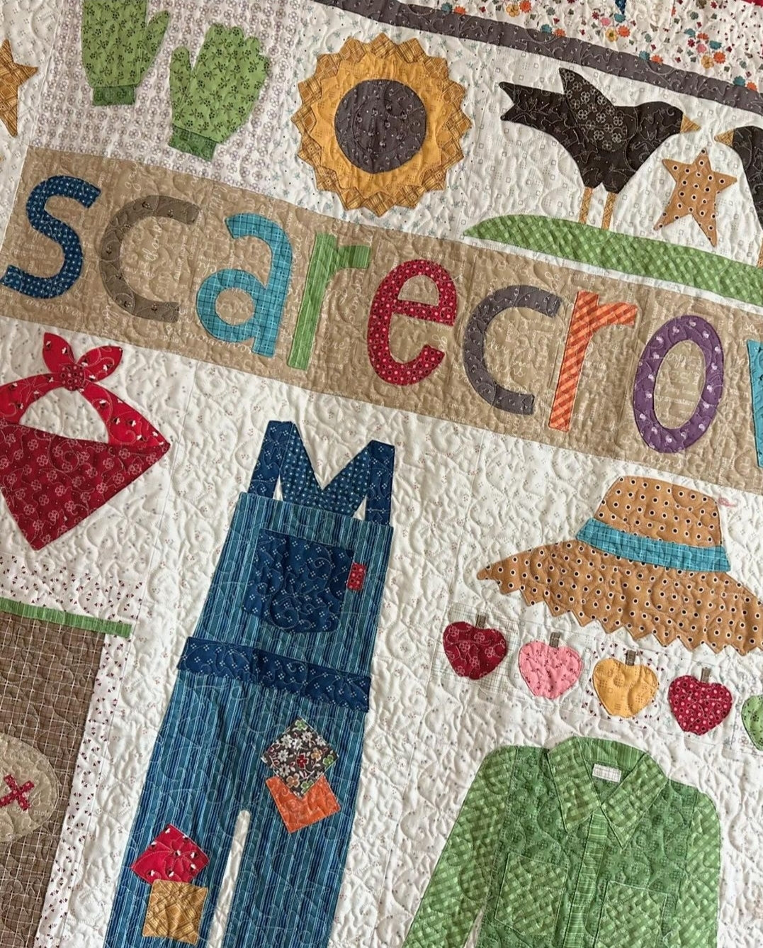 Sew Simple Shapes, How to Build a SCARECROW by Lori Holt of Bee in My Bonnet