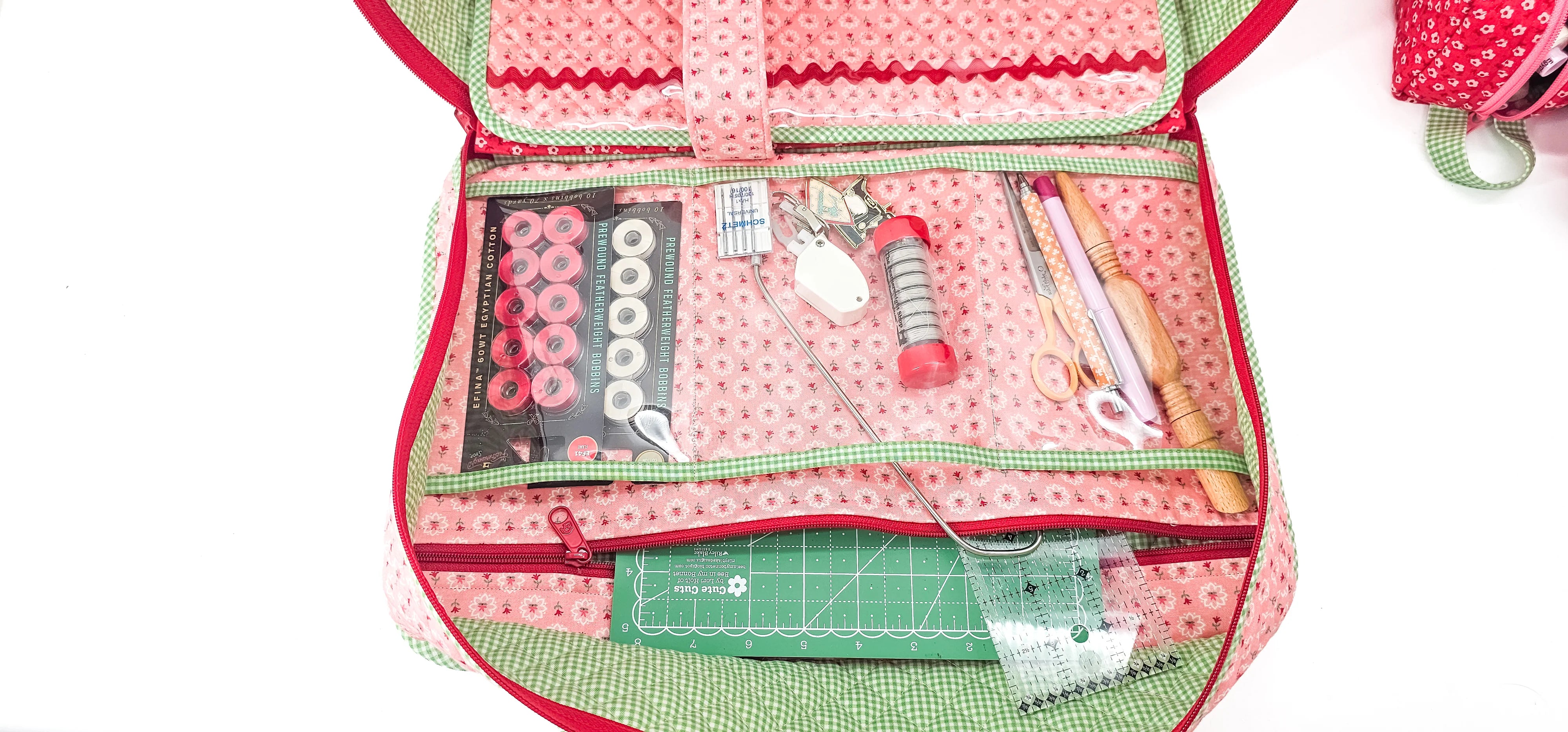 byannie-suitcase-interior-pocket.webp