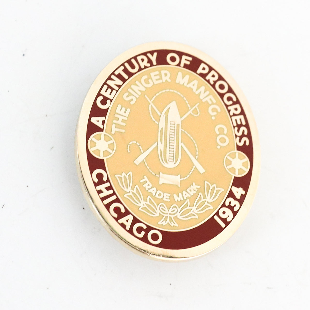 CHICAGO 1934 Featherweight badge Pin Pal, A Century of Progress World's Fair, dark red enamel and gold