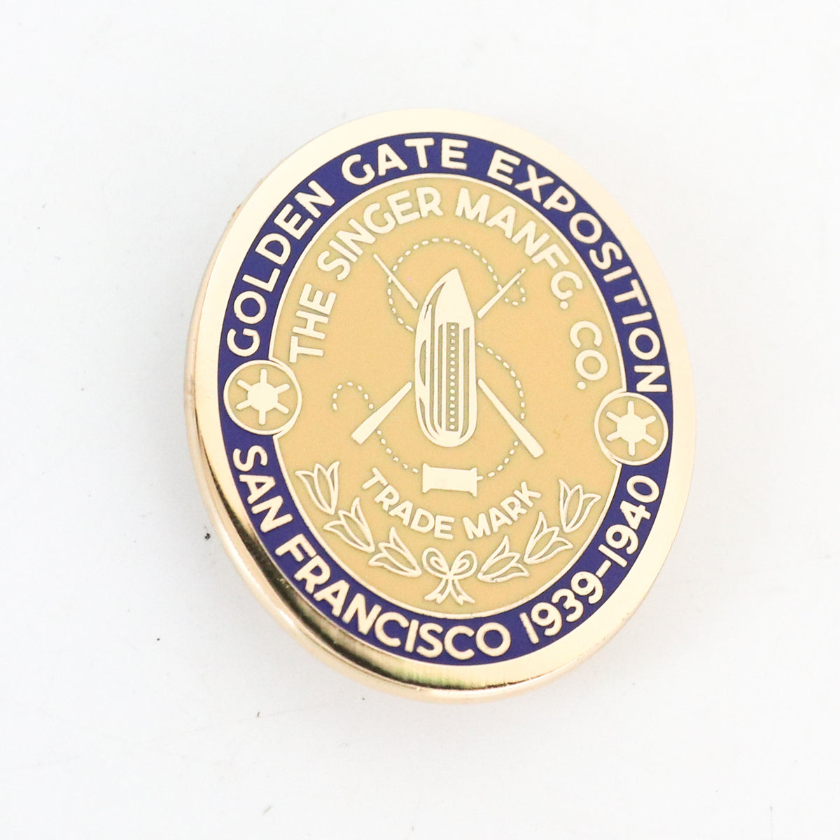 GOLDEN GATE 1939–1940 Featherweight badge Pin Pal, blue enamel and gold