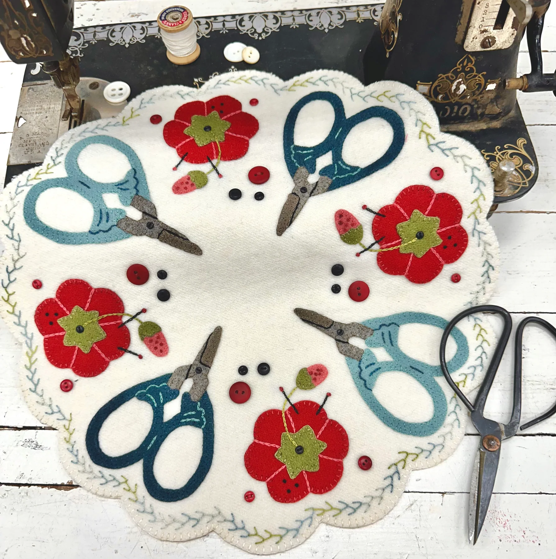 Kit, Wool - Vintage Scissors & Tomato Pin Cushion Mat by Buttermilk Basin