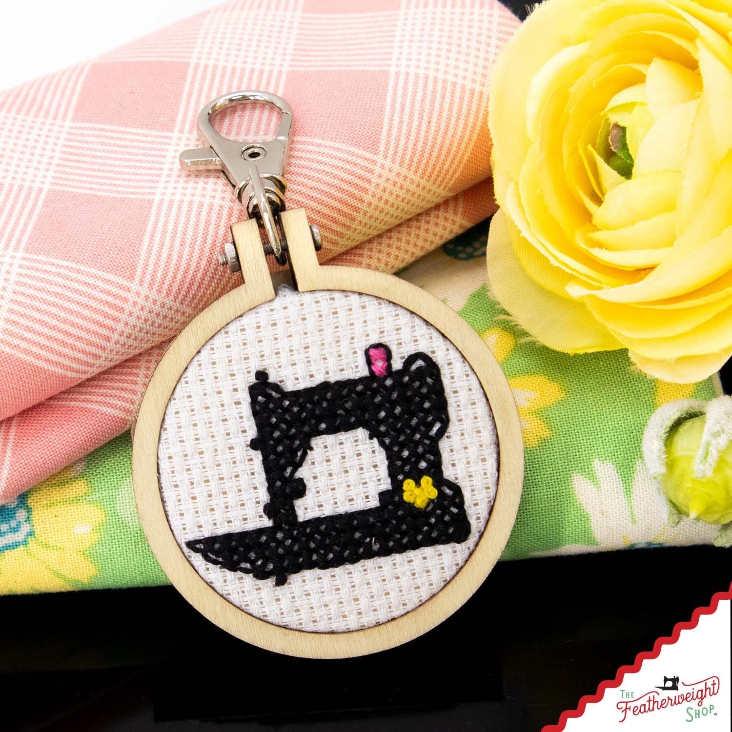 KIT, MINI Cross Stitch - Singer Featherweight 221, Hoop