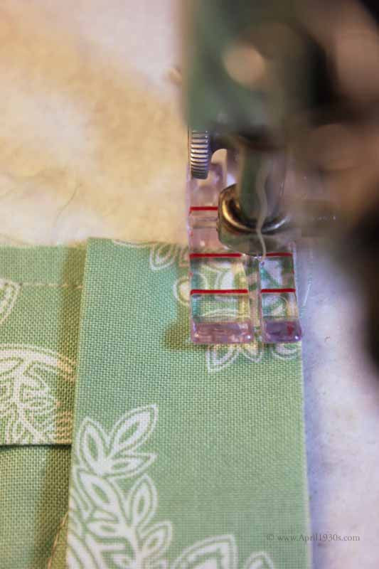 Quarter Inch (1/4") Foot, SLANT SHANK LITTLE FOOT Attachment