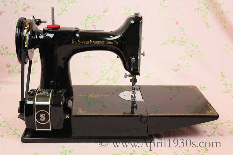 Singer Featherweight 221 Sewing Machine, AH417***