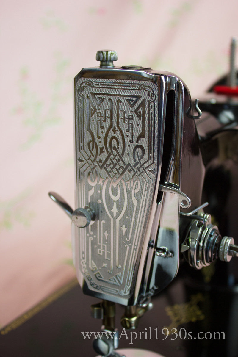 Singer Featherweight 221 Sewing machine, 1933 AD545***
