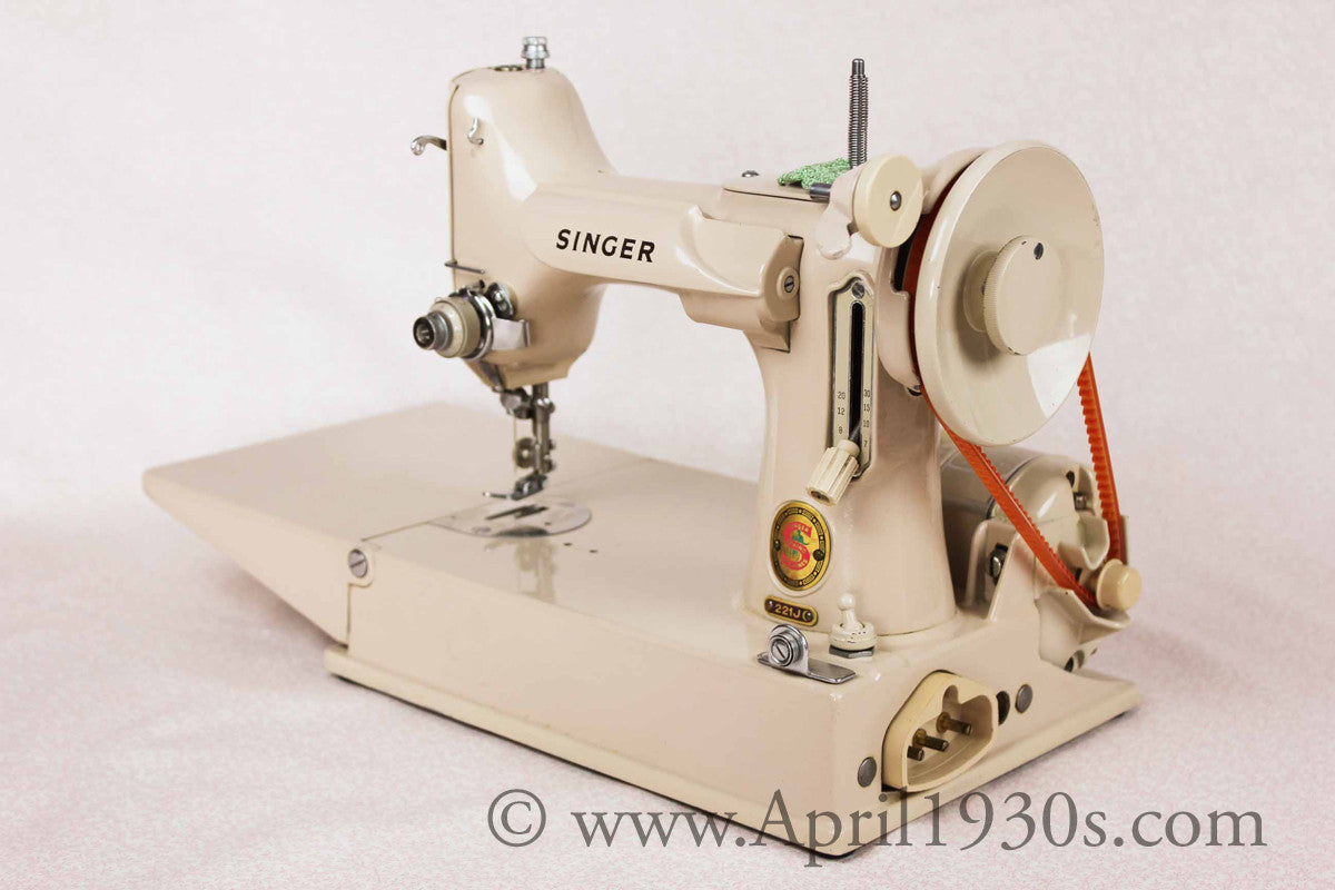 Singer Featherweight 221 Sewing Machine, TAN JE150***