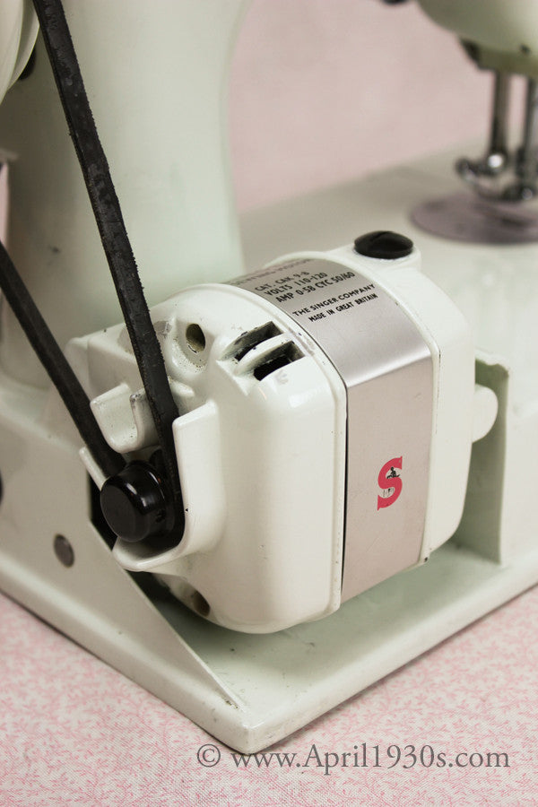 Singer Featherweight 221 Sewing Machine, WHITE EY848***ch