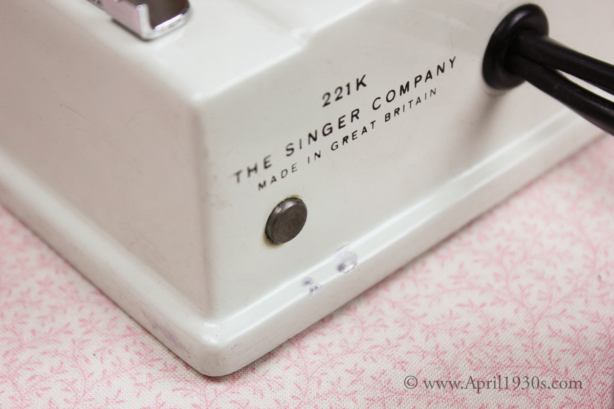 Singer Featherweight 221 Sewing Machine, WHITE EY848***ch