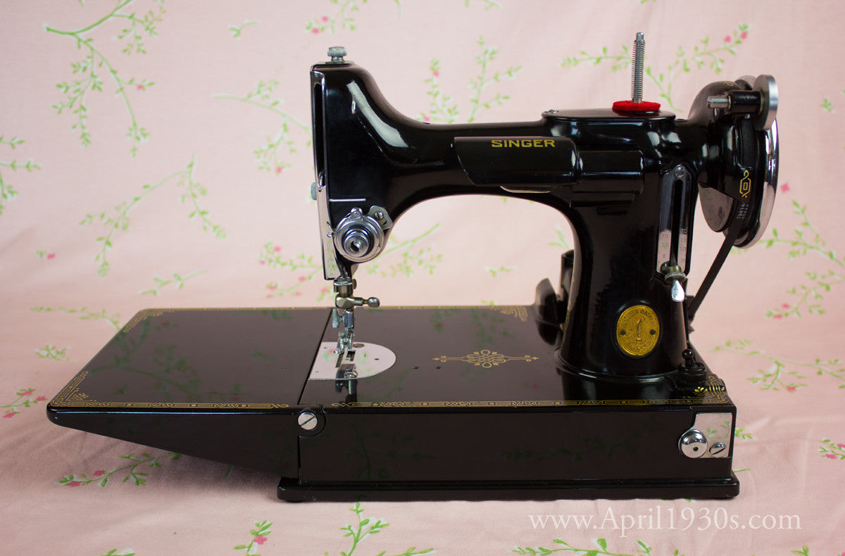Singer Featherweight 221 Sewing machine, 1933 AD545***