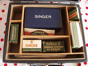 Singer Fashion Aids Attachments Case (Vintage Original)