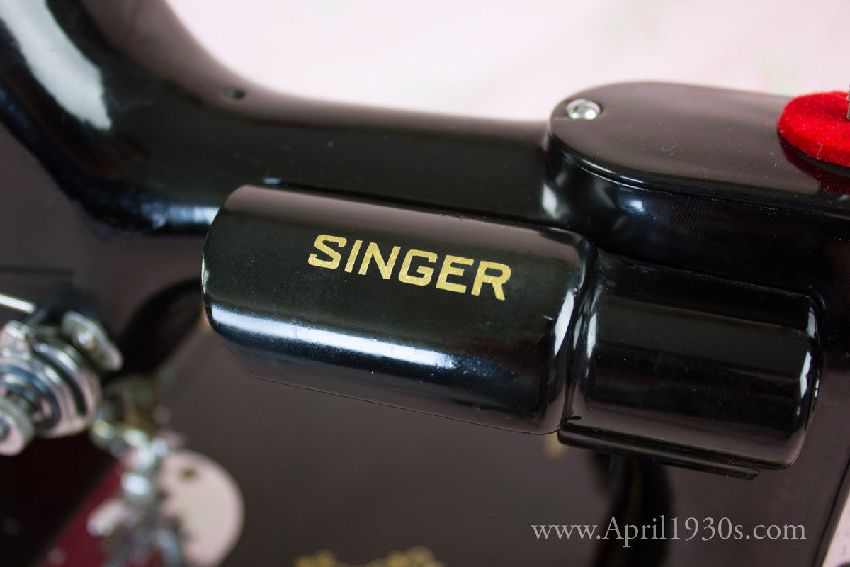 Singer Featherweight 221 Sewing machine, 1933 AD545***