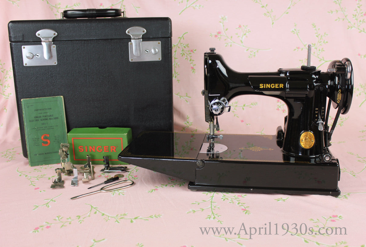 Singer Featherweight 221 Sewing Machine, BLACKSIDE AG004*** (SOLD)