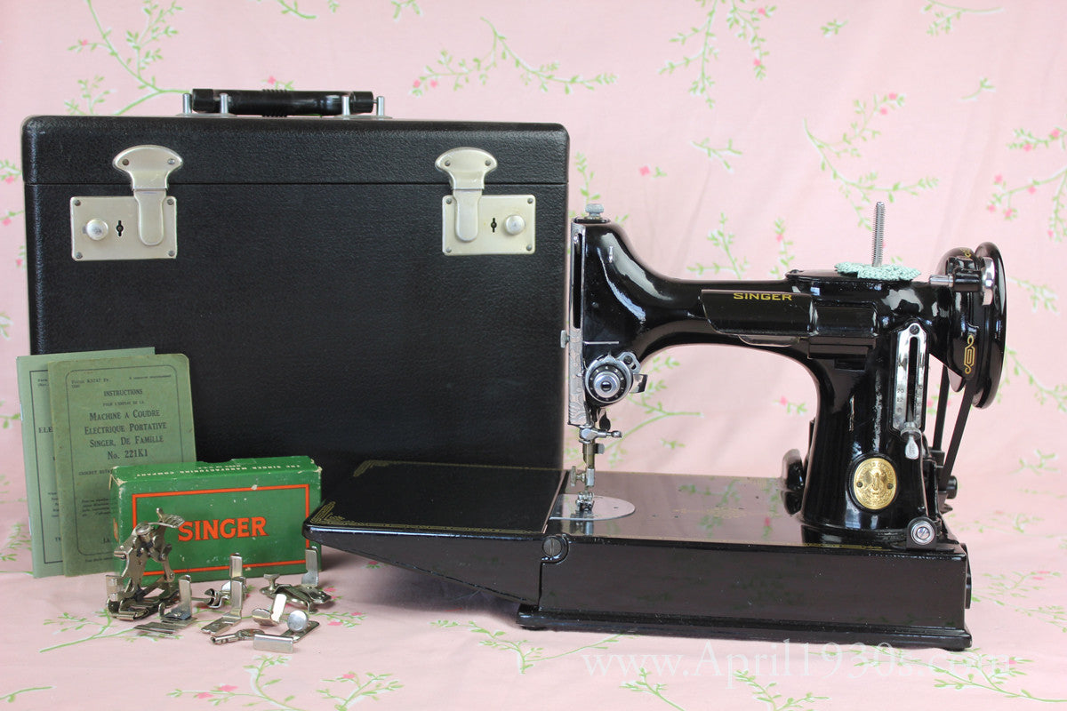 Singer Featherweight 221K Sewing Machine, French EF908***