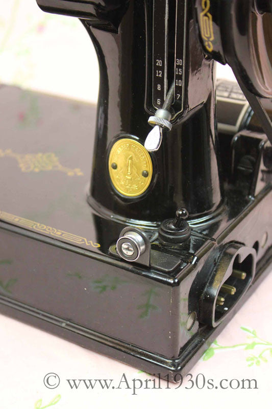 Singer Featherweight 221 Sewing Machine, AH417***