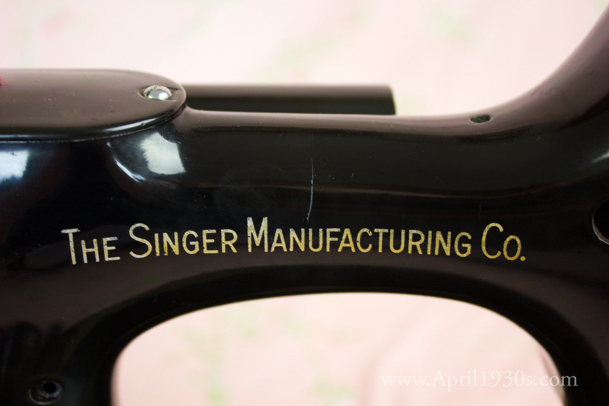 Singer Featherweight 221 Sewing machine, 1933 AD545***
