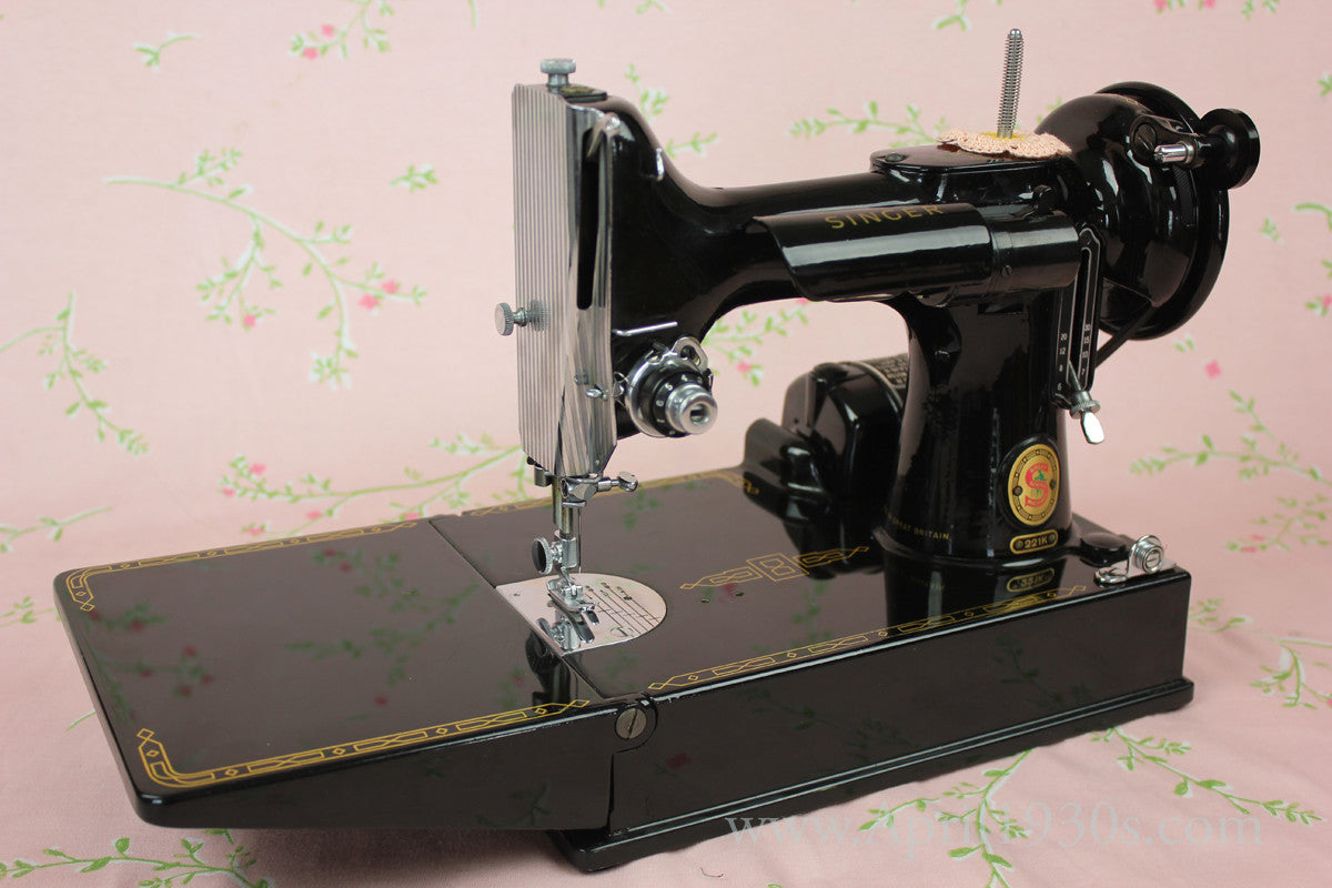 Singer Featherweight 221 Sewing Machine, ES244***