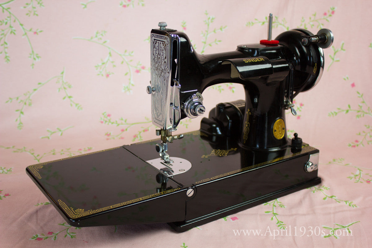 Singer Featherweight 221 Sewing machine, 1933 AD545***