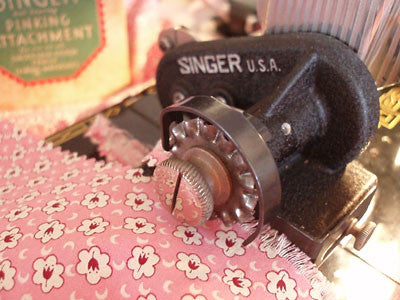 Pinking Attachment, Singer (Vintage Original)