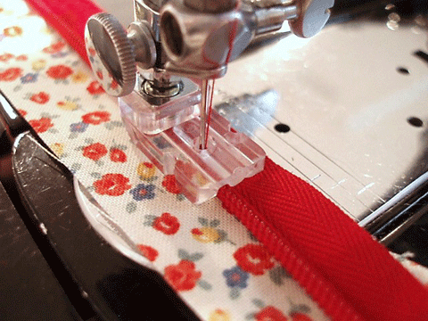 Wide Body Zipper Presser Foot for Singer Sewing Machine