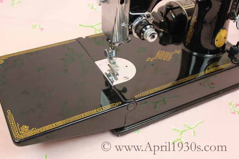 Singer Featherweight 221 Sewing Machine, AH417***