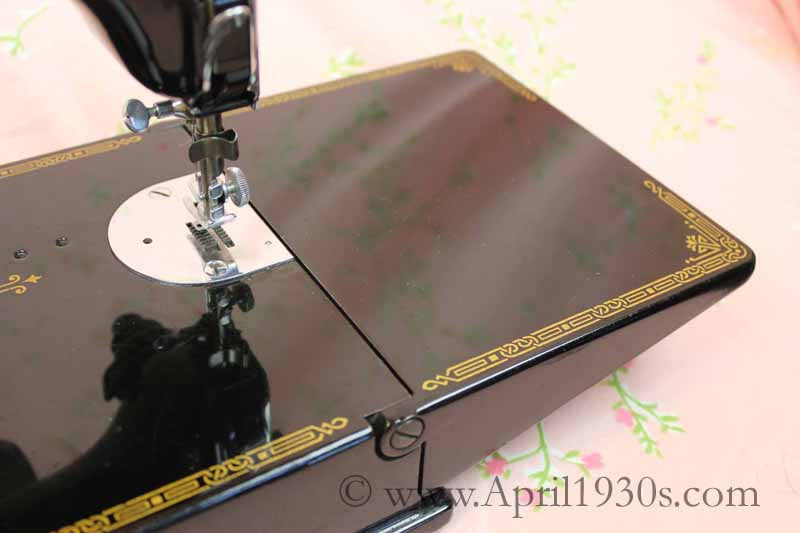 Singer Featherweight 221 Sewing Machine, AH417***