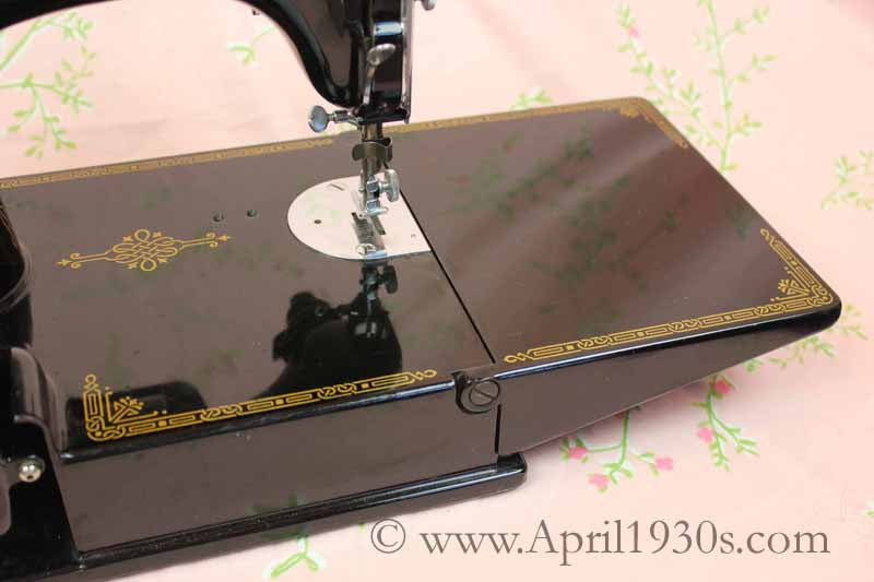 Singer Featherweight 221 Sewing Machine, AH417***