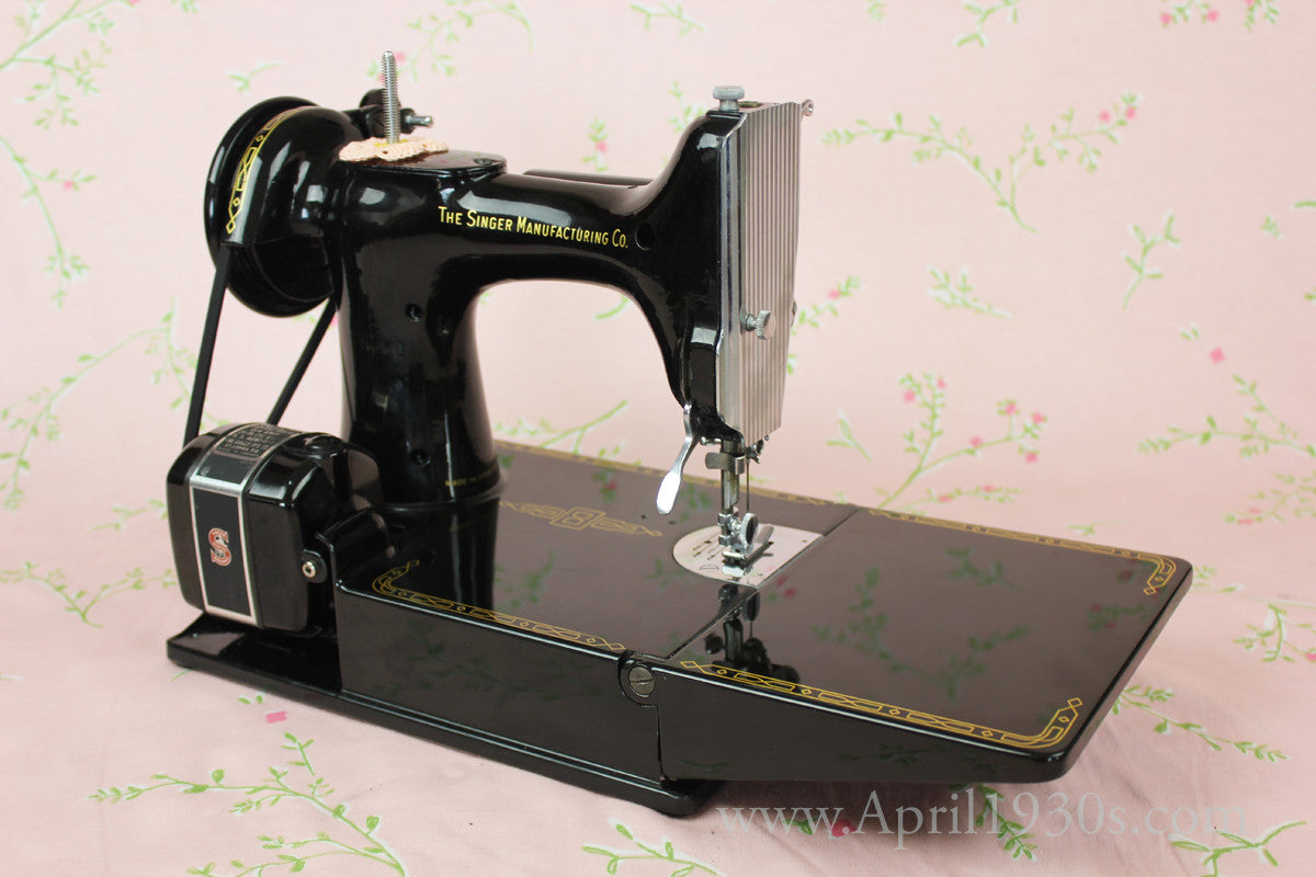 Singer Featherweight 221 Sewing Machine, ES244***