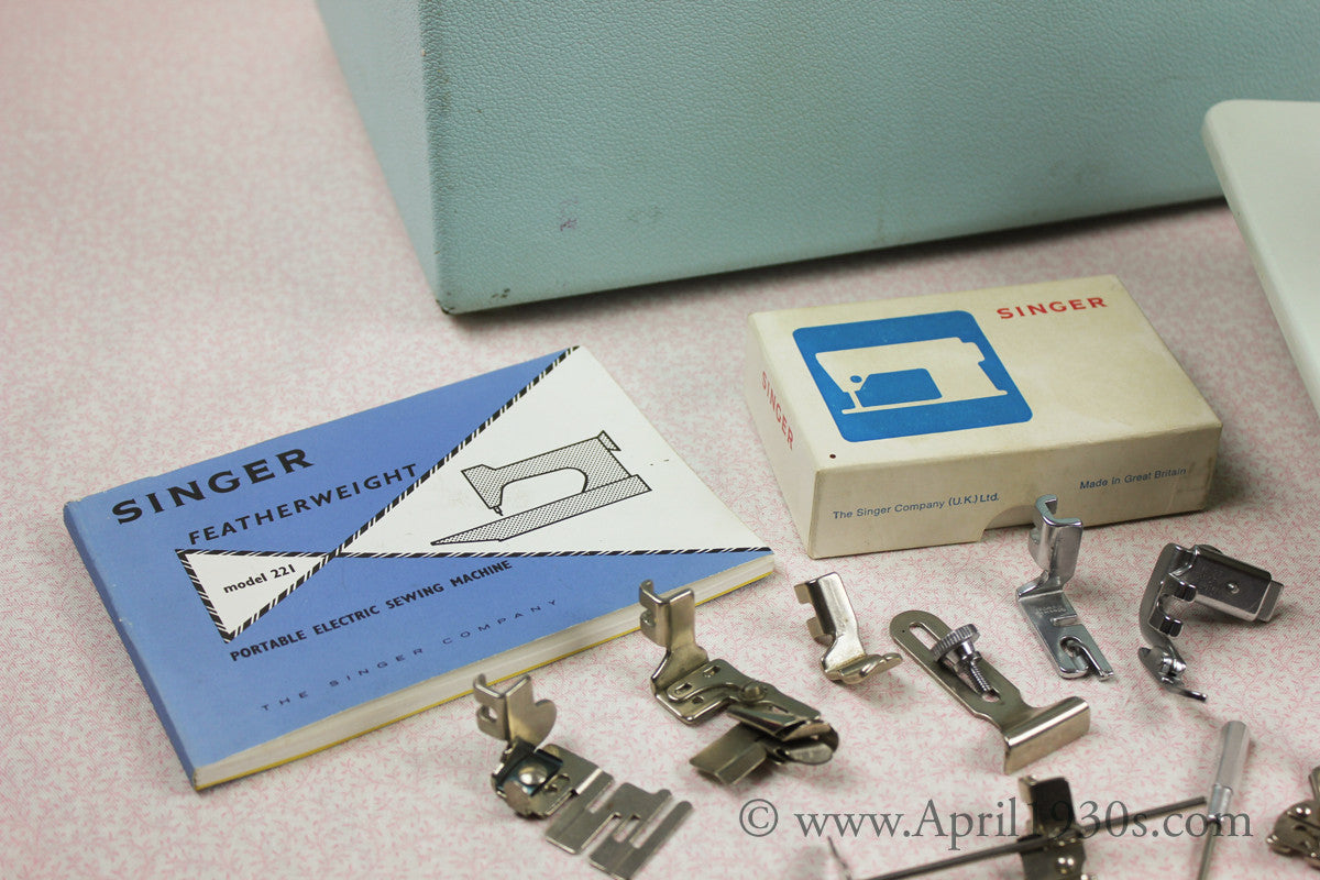 Singer Featherweight 221 Sewing Machine, WHITE EY848***ch