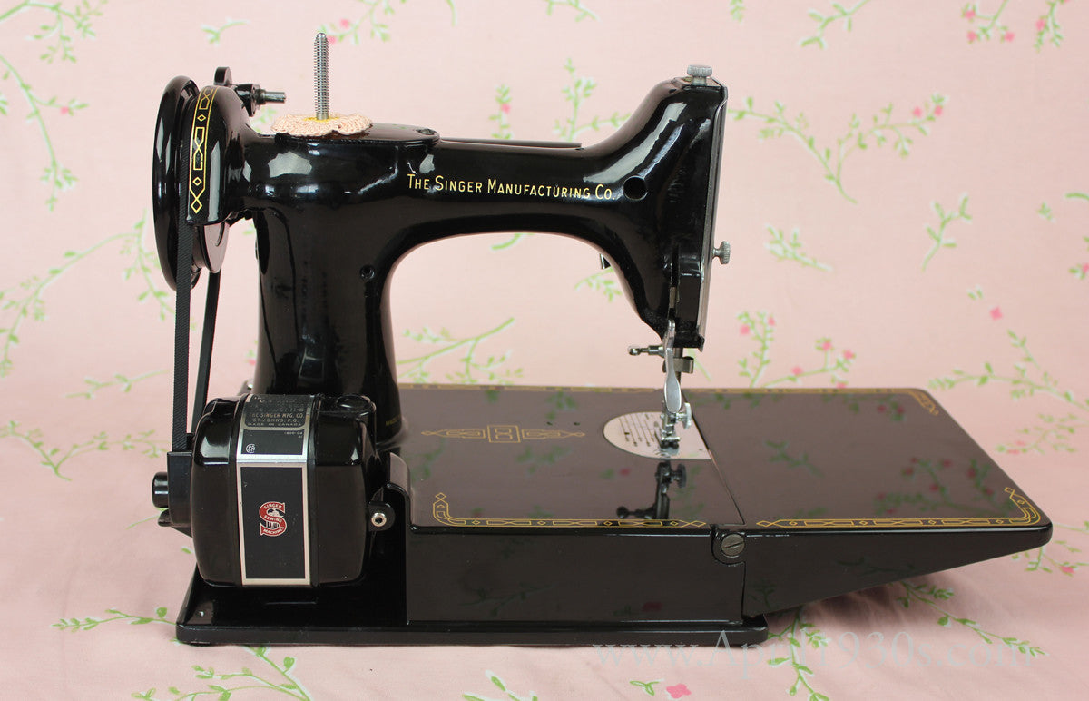 Singer Featherweight 221 Sewing Machine, ES244***