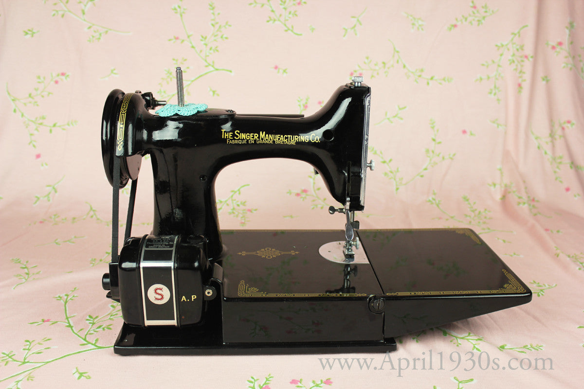 Singer Featherweight 221 Sewing Machine, French Centennial EG964***