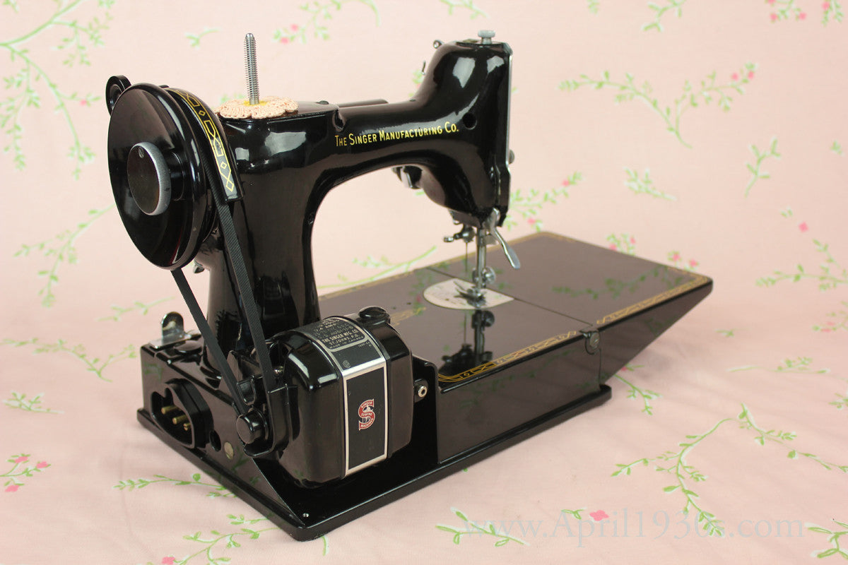 Singer Featherweight 221 Sewing Machine, ES244***