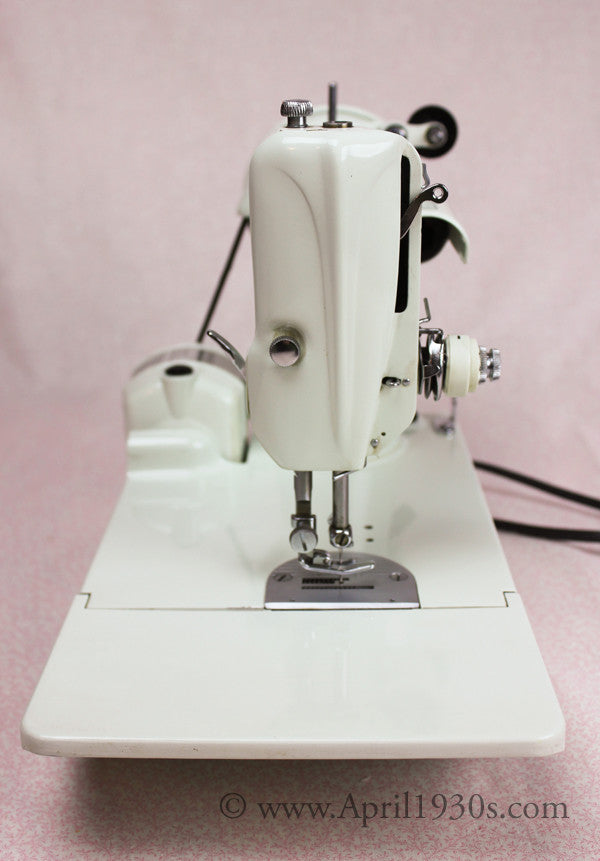 Singer Featherweight 221 Sewing Machine, WHITE EY848***ch
