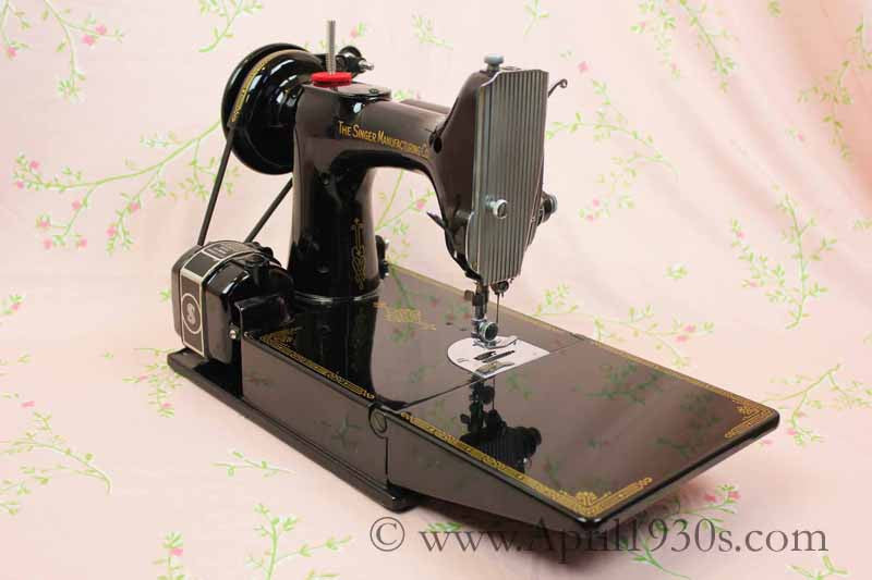 Singer Featherweight 221 Sewing Machine, AH417***