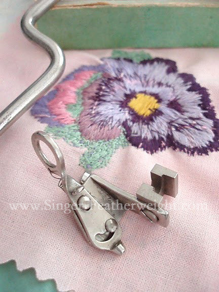 Singer Arrasane Embroidery & Darning Foot
