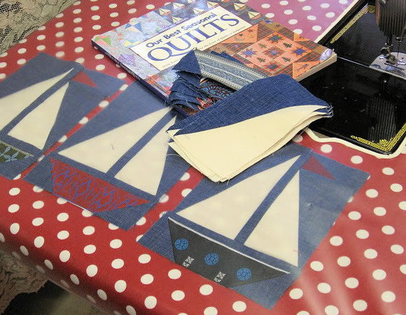 Pattern, Featherweight Table Cover (digital download)