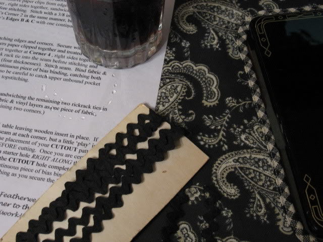 Pattern, Featherweight Table Cover (digital download)