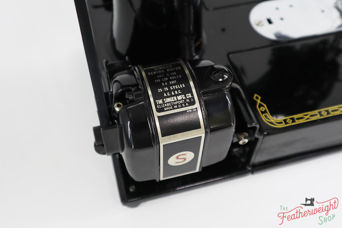 Singer Featherweight 222K Sewing Machine EK632***