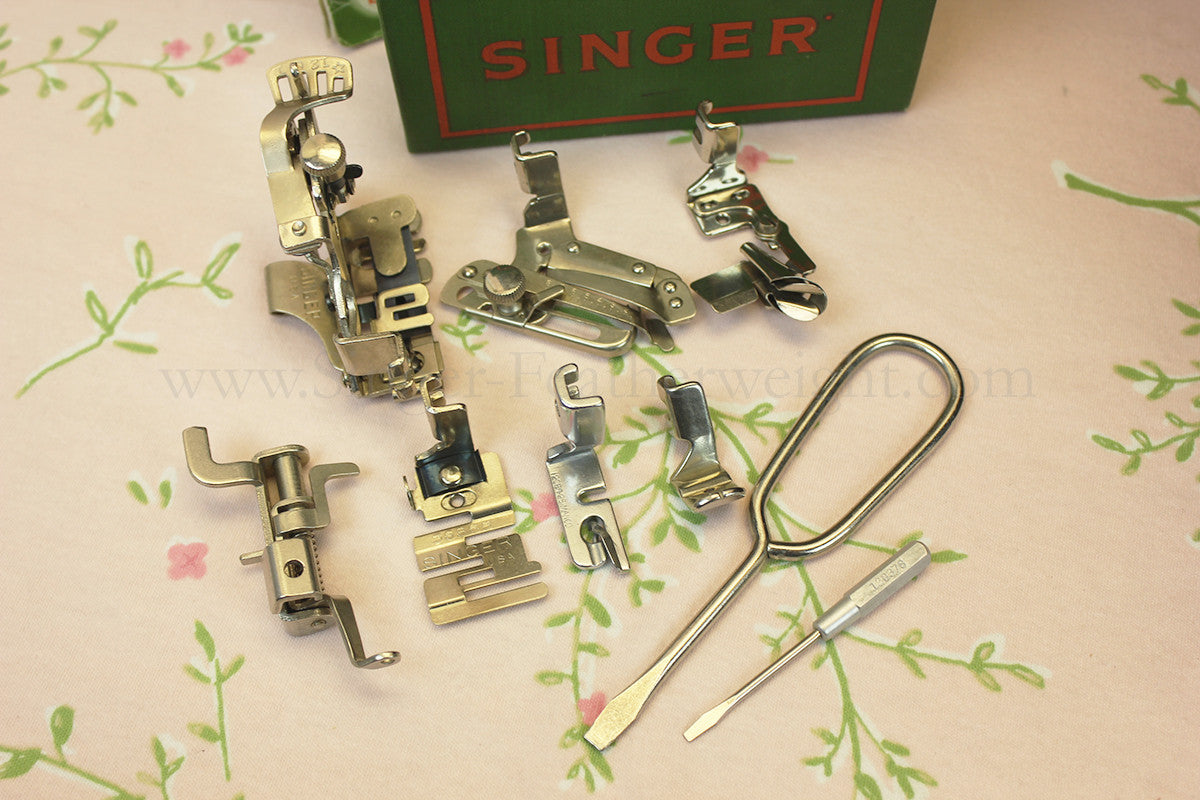 Singer Featherweight 222K Sewing Machine EM602***