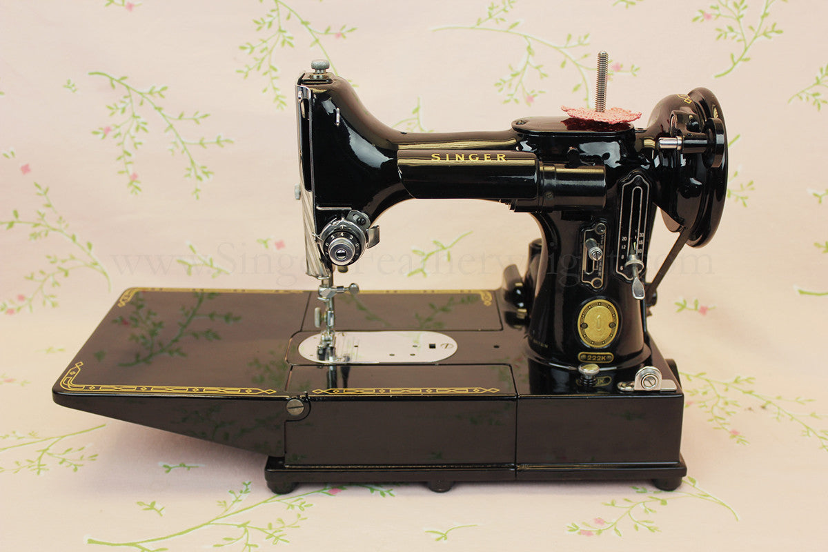 Singer Featherweight 222K Sewing Machine EM602***
