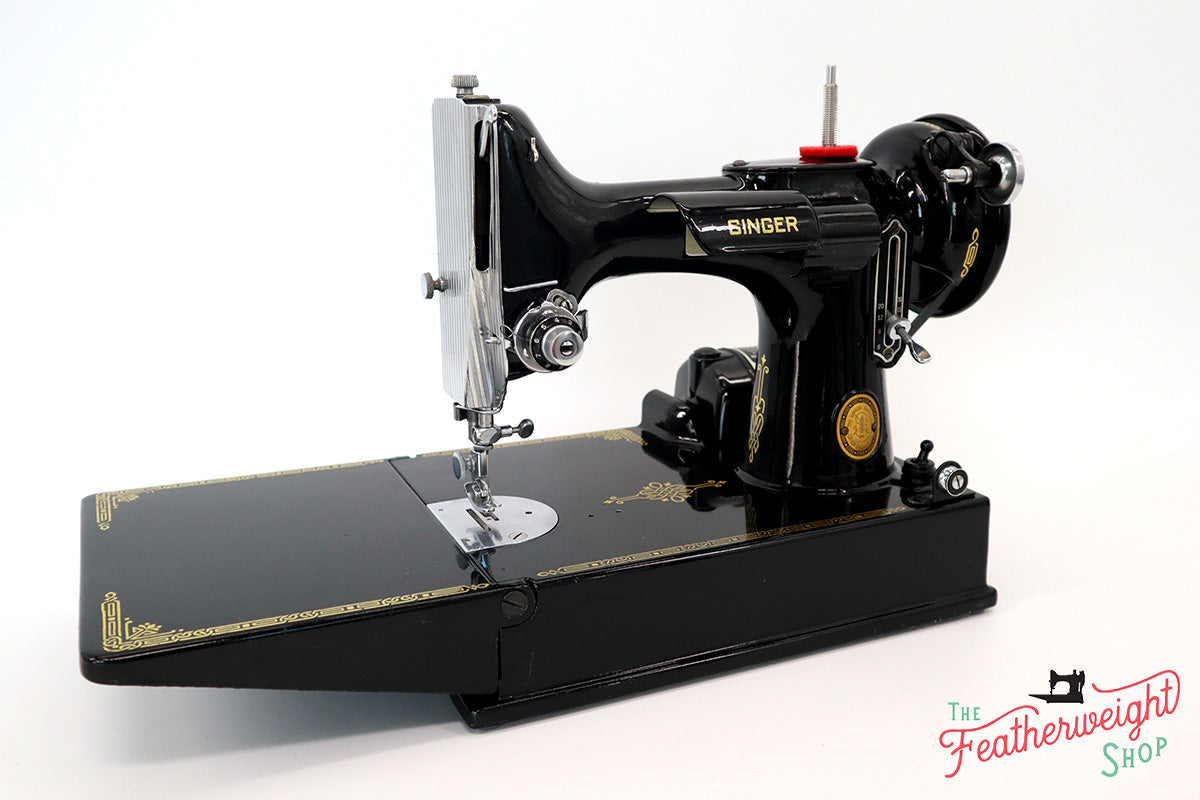 Singer Featherweight 221K Sewing Machine, EG7068** The Singer