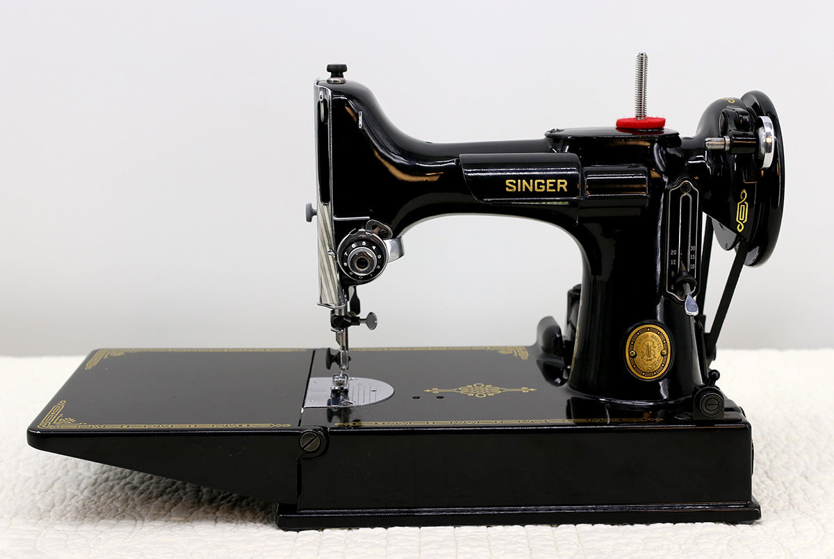 Singer Featherweight 221 Sewing Machine, AL005***