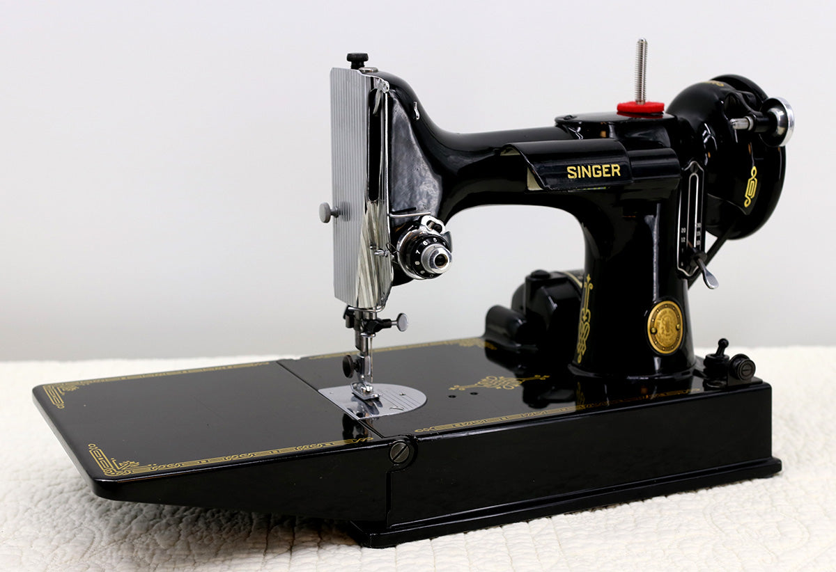 Singer Featherweight 221 Sewing Machine, AL005***