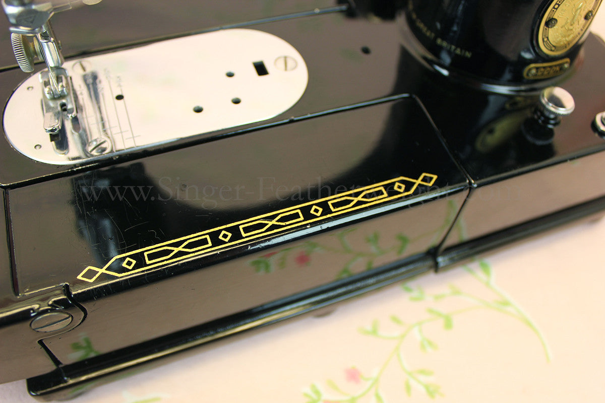 Singer Featherweight 222K Sewing Machine EM602***