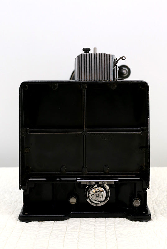 Singer Featherweight 221 Sewing Machine, AL005***
