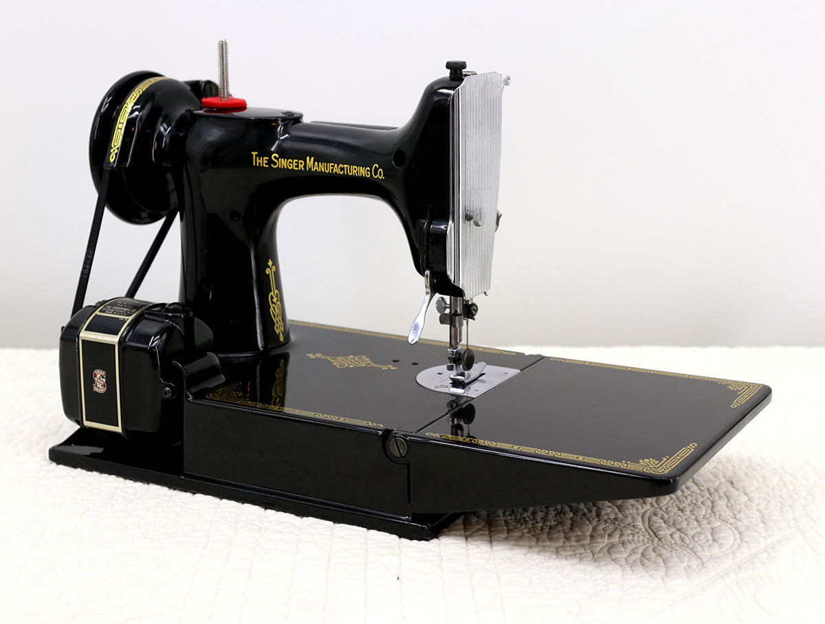 Singer Featherweight 221 Sewing Machine, AL005***