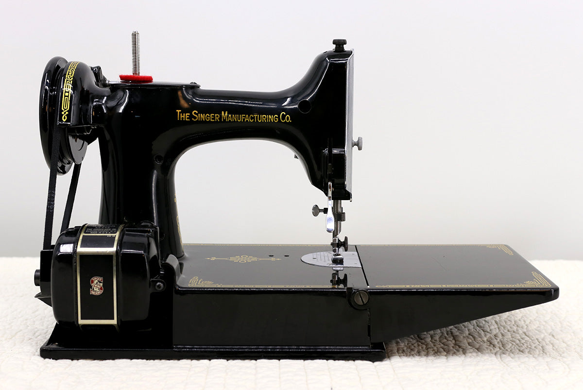 Singer Featherweight 221 Sewing Machine, AL005***