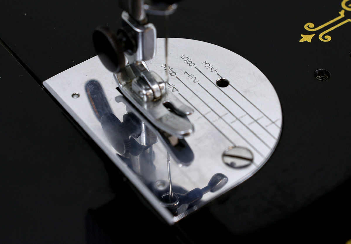 Singer Featherweight 221 Sewing Machine, AL005***