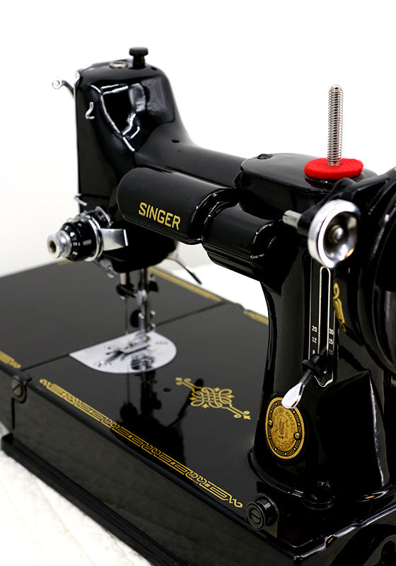 Singer Featherweight 221 Sewing Machine, AL005***
